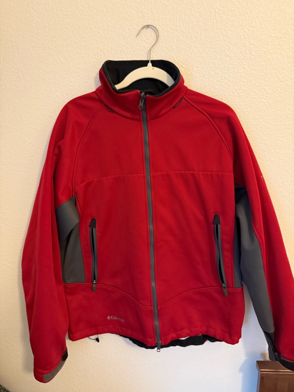 Columbia Titanium Jacket Red & Gray – Men’s Large Softshell